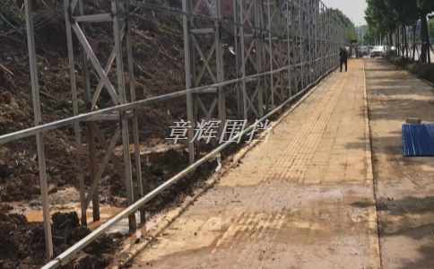 簡易圍擋在公共場所中的使用是否需要遵守特定規(guī)定？（公共場所中簡易圍擋的應(yīng)用標(biāo)準(zhǔn)）