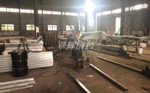 簡(jiǎn)易圍擋在極端氣候條件下的使用是否會(huì)對(duì)室內(nèi)環(huán)境造成負(fù)面影響？（簡(jiǎn)易圍擋在極端氣候中的應(yīng)對(duì)策略與注意事項(xiàng)）