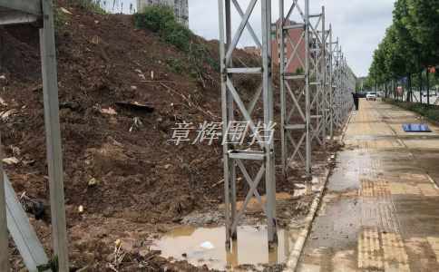 簡易圍擋的安裝方式是否符合相關標準和規(guī)定？（簡易圍擋安裝標準與規(guī)定概述）