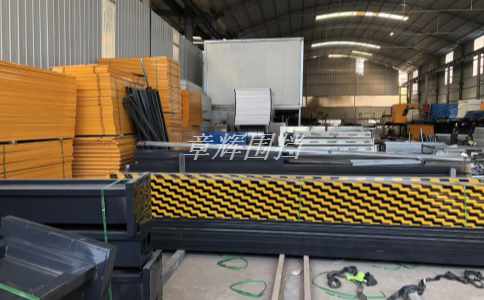 簡易圍擋在垃圾清運和危險廢物處理中的使用壽命如何？（垃圾清運和廢物處理中簡易圍擋的定期維護與更新?lián)Q代策略）